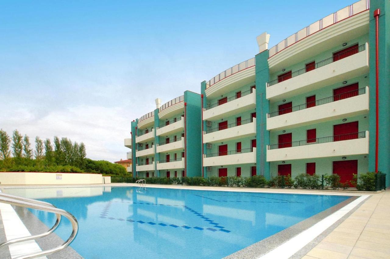 Apartment In Caorle With Heating Exteriör bild