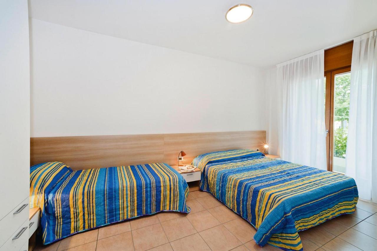 Apartment In Caorle With Heating Exteriör bild