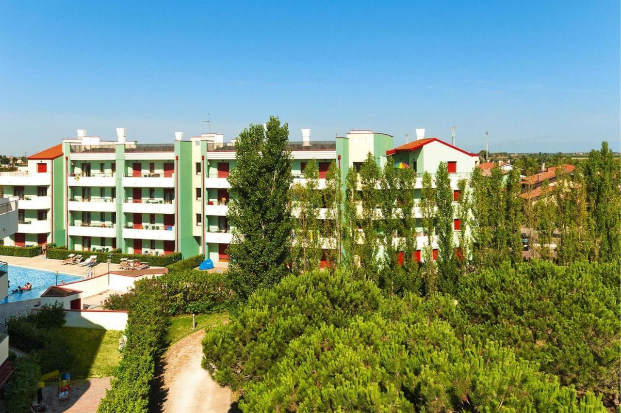 Apartment In Caorle With Heating Exteriör bild